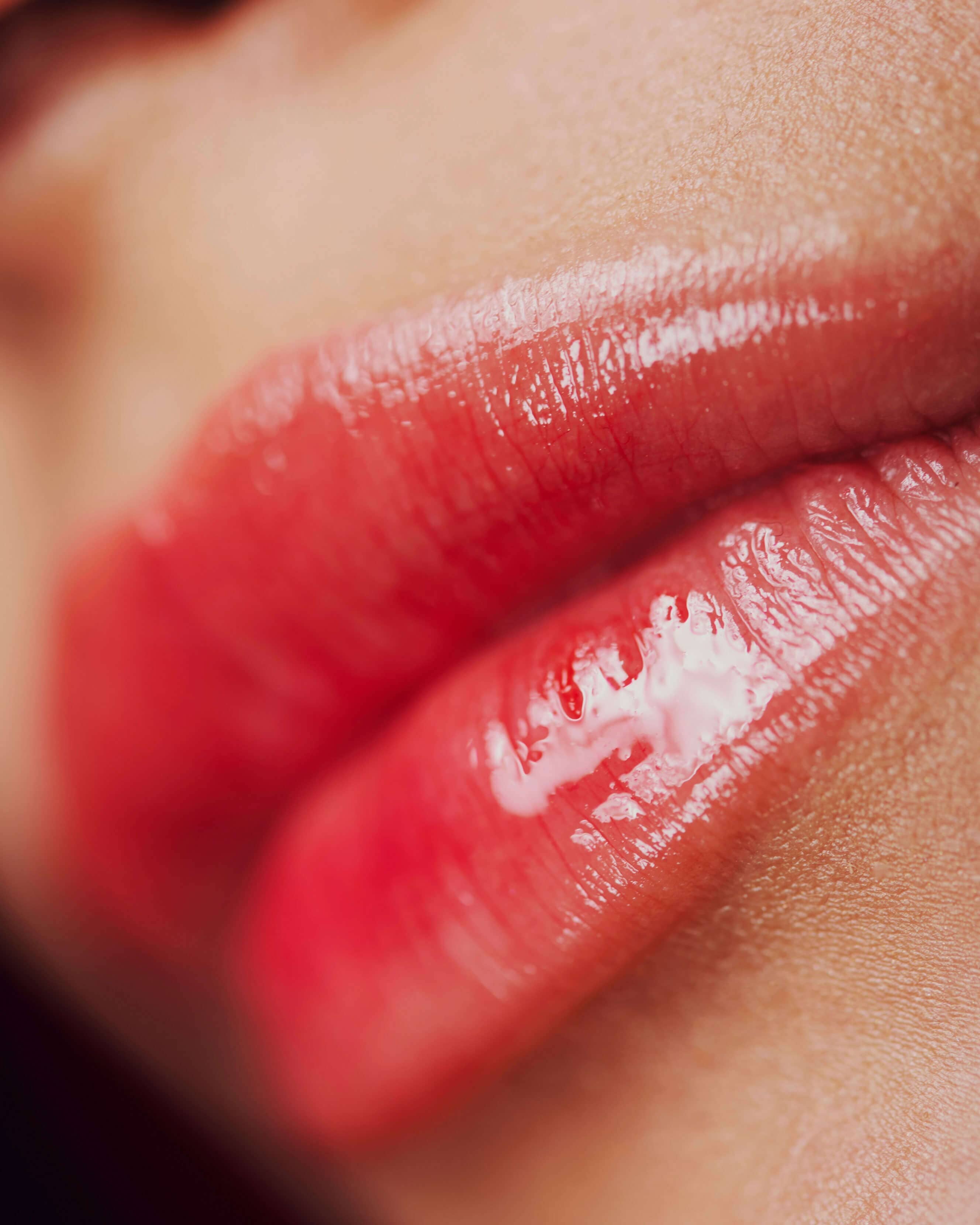 ACARÍCIAME MÁS Volumizing Solid Lip Serum - Image 5
