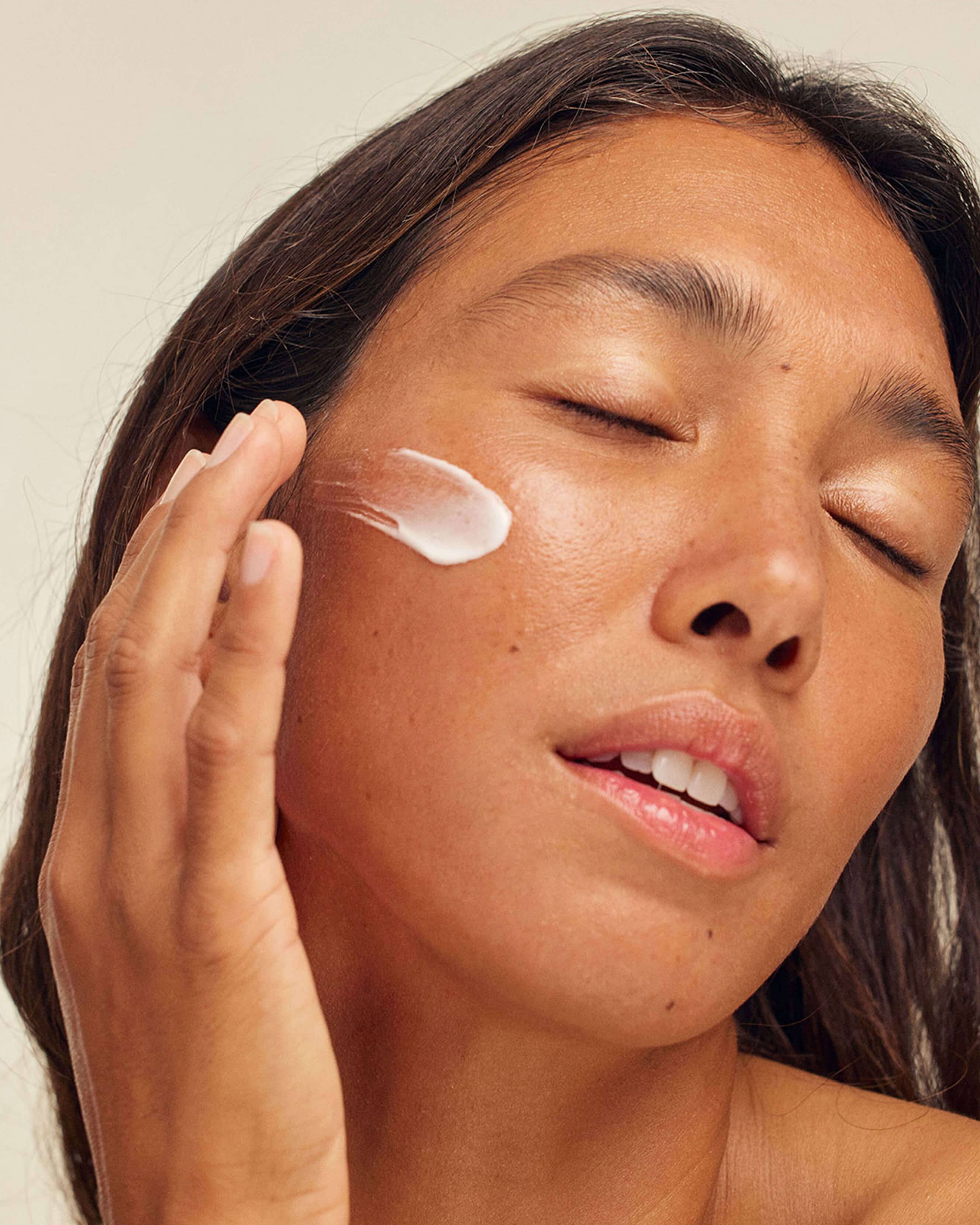 SPF30 Daily Moisturizing Face Sunscreen - Image 4