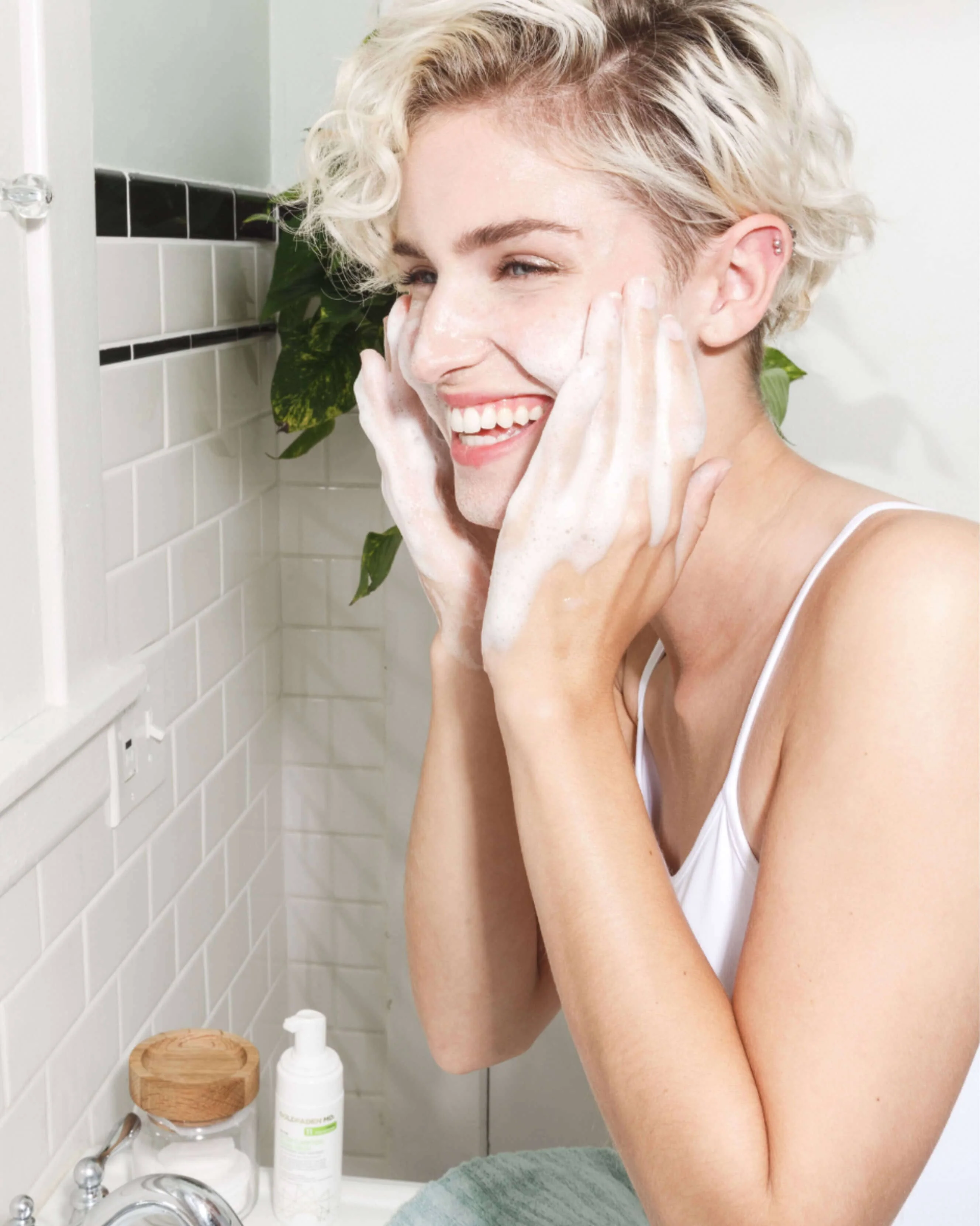 Detox Clarifying Facial Wash - Image 5