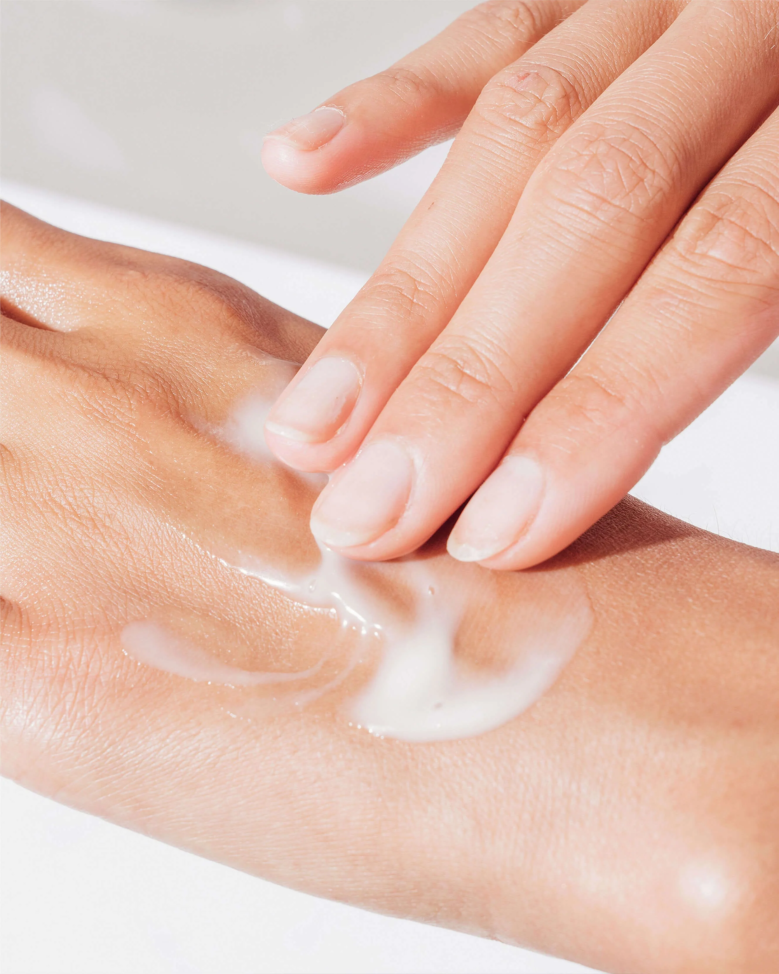 Fortifying Gel Moisturizer with BHA for Congestion & Lightweight Hydration - Image 3