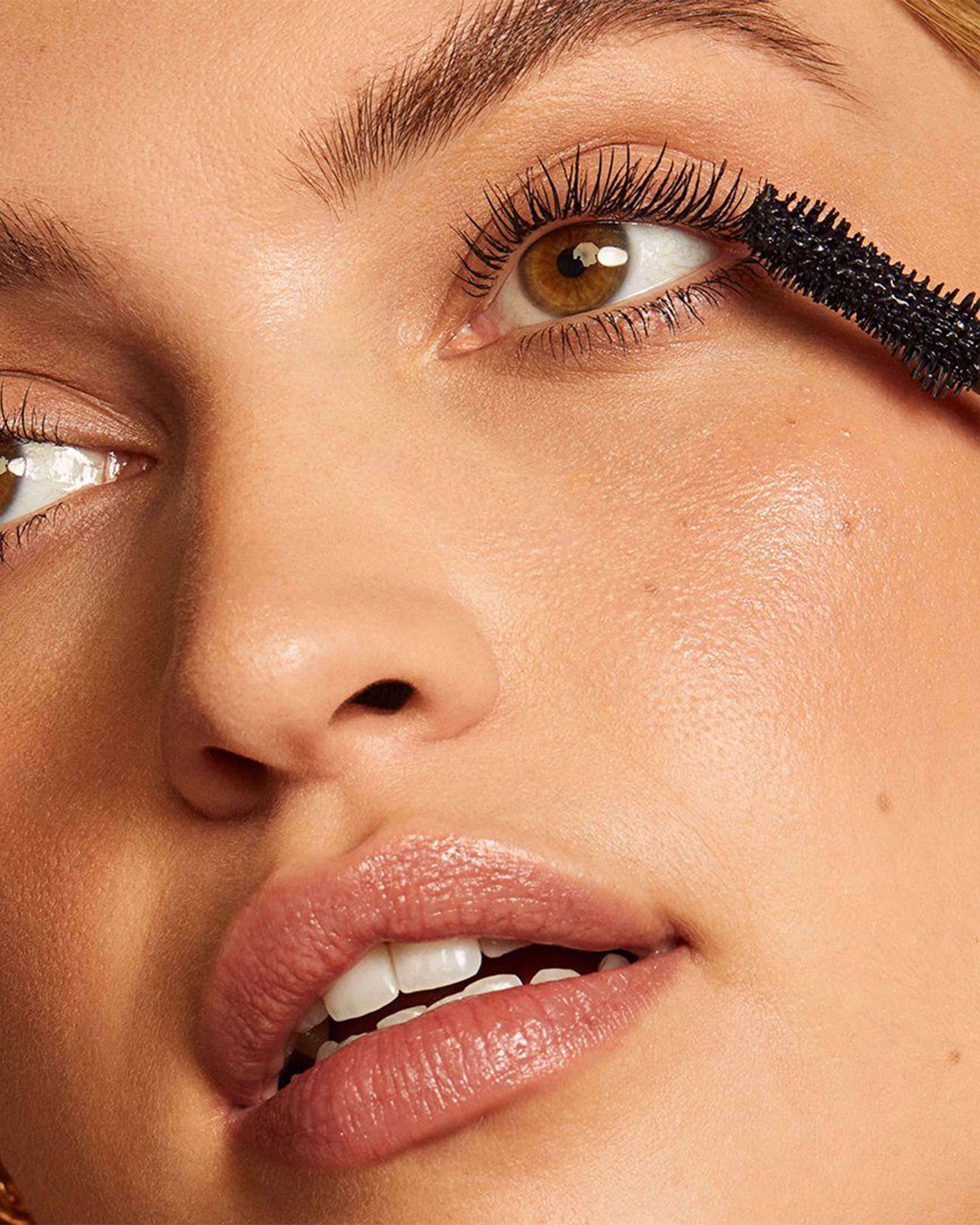 Fullest Volumizing Mascara - Image 7