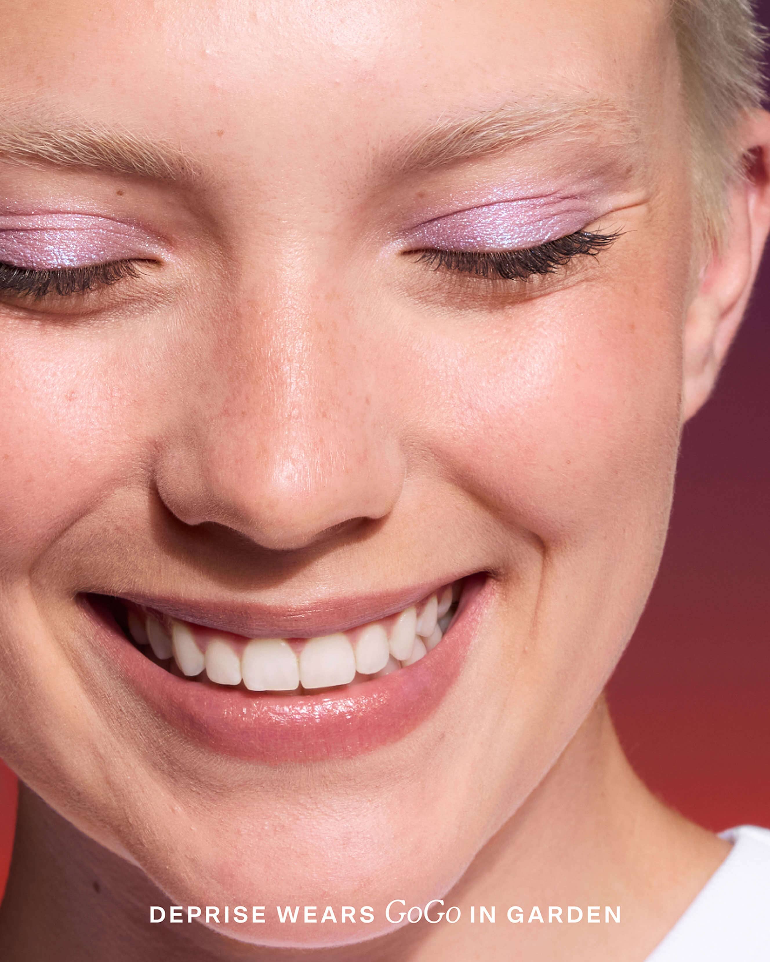 GoGo Cooling Eyeshadow Stick - Image 9