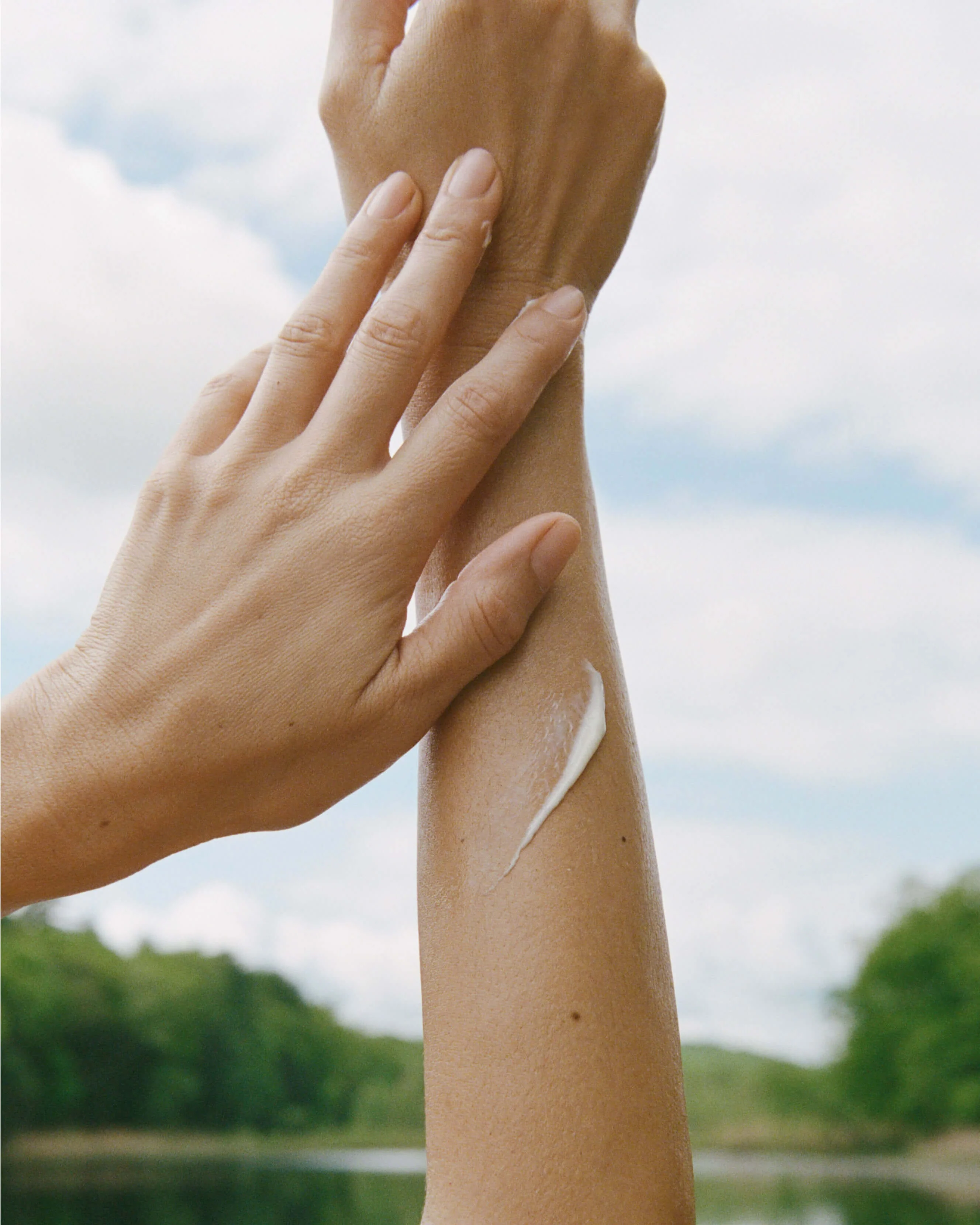 Golden Hour Body Serum Lotion for Firming & Radiance - Image 3