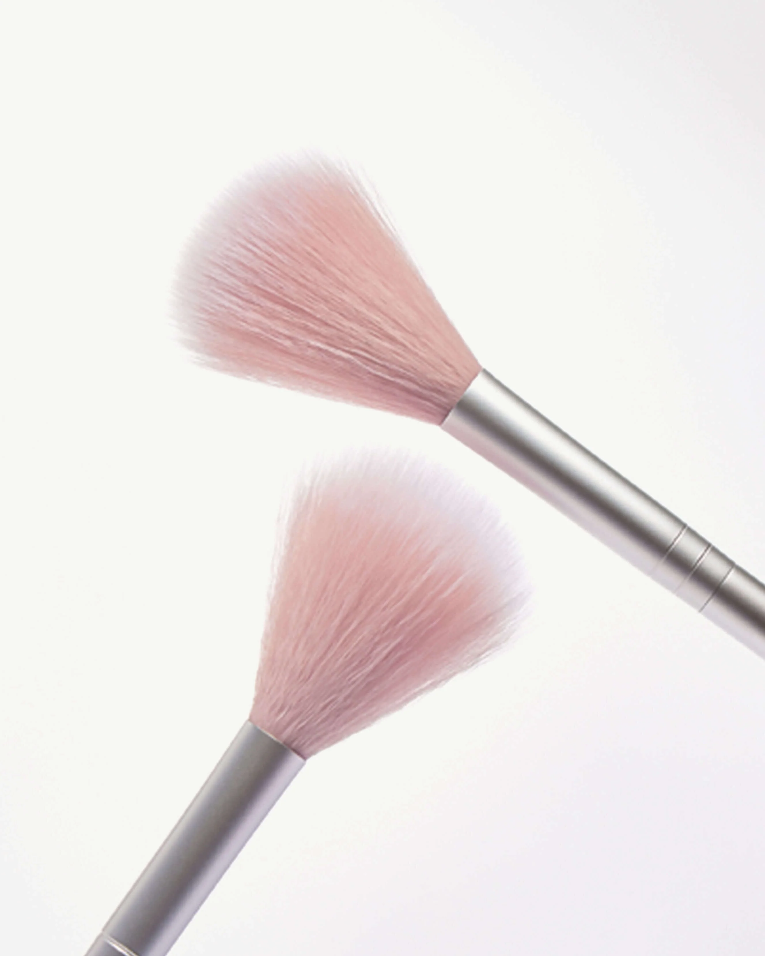 Skin2Skin Classic Fan Brush - Image 2