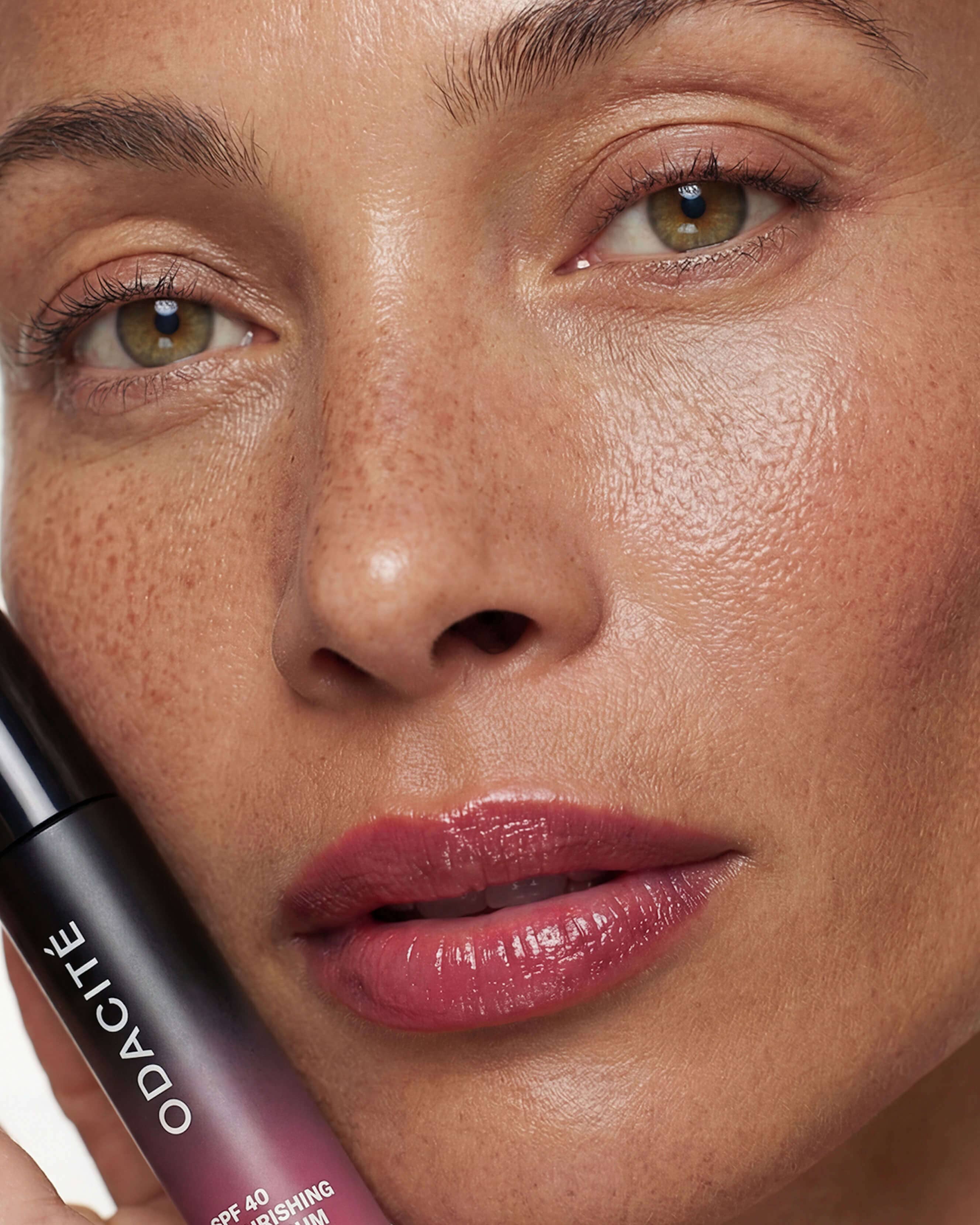 SPF 40 Nourishing Lip Serum - Image 10