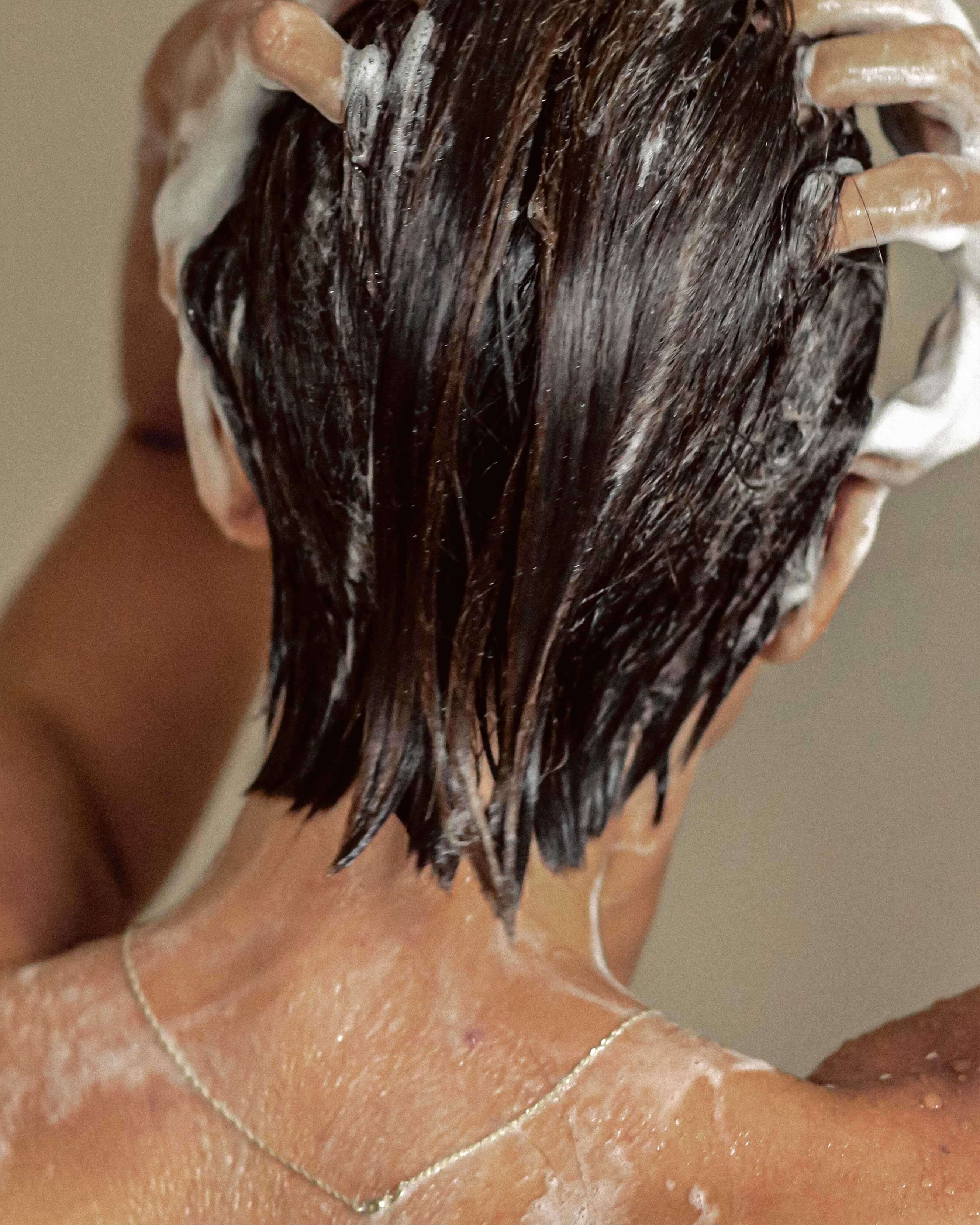 Suna Exfoliating Shampoo - Image 3