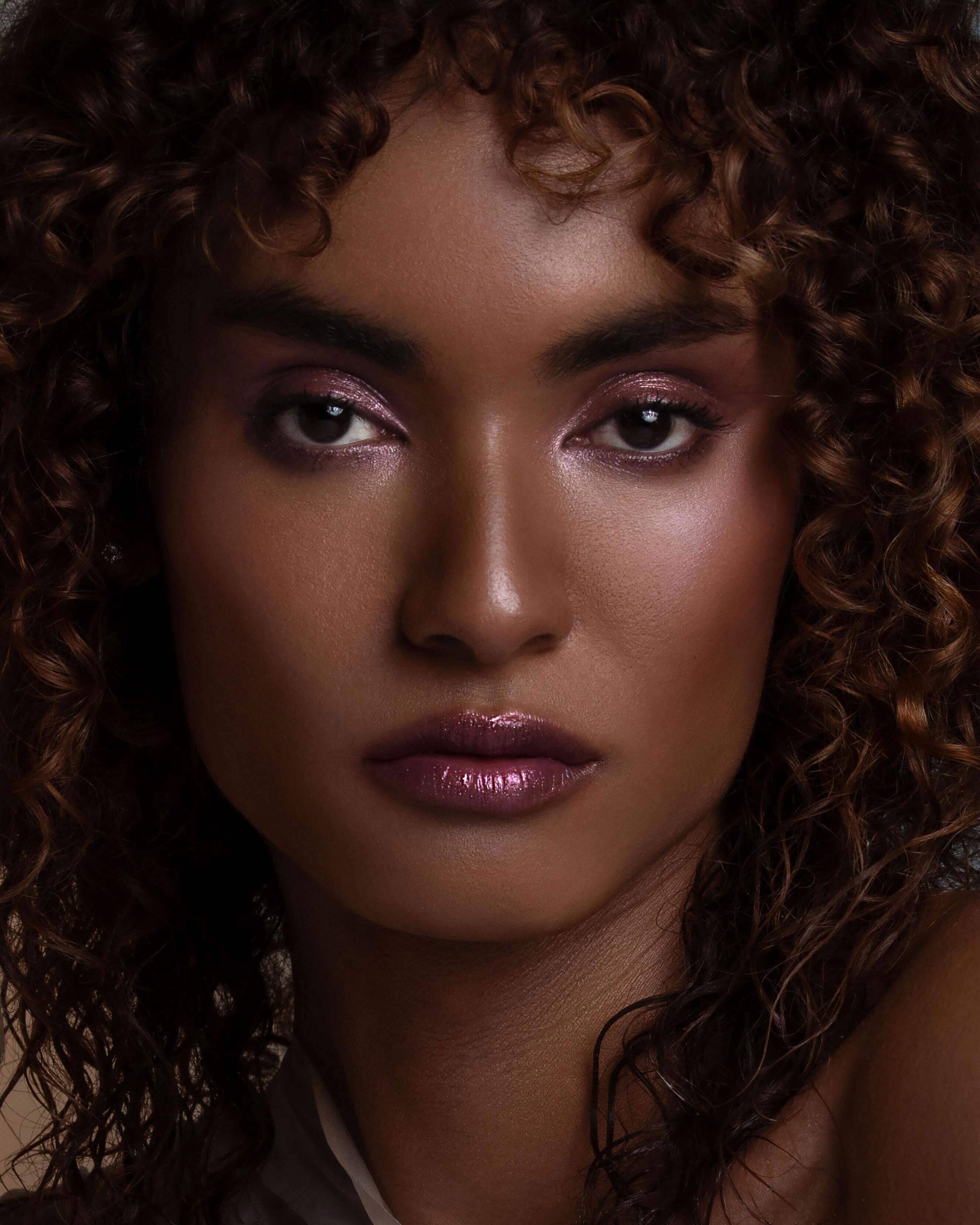 Thorn Bite Peptide Plump Crème Lip Oil - Image 37